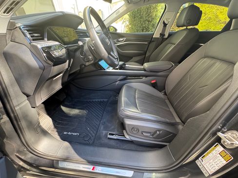 Used 2022 Audi e-tron Premium Plus image 11