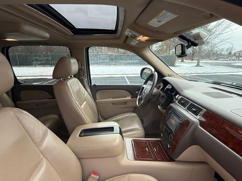 Used 2012 Chevrolet Suburban LTZ image 8