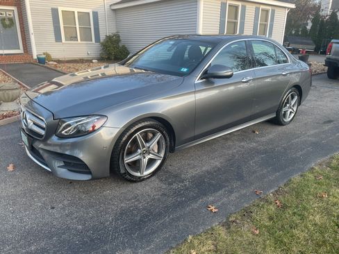 Used 2018 Mercedes-Benz E 300 4MATIC image 1