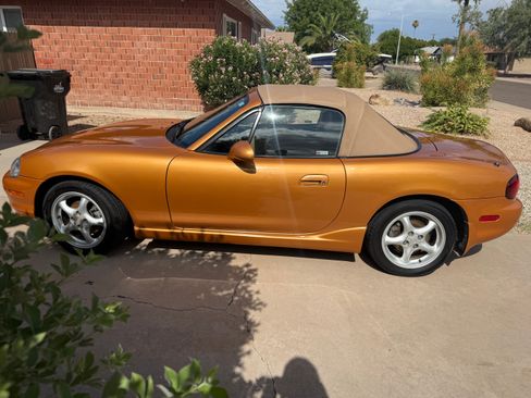 Used 2000 MAZDA MX-5 Miata LS RWD image 10