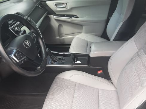 Used 2016 Toyota Camry SE image 8