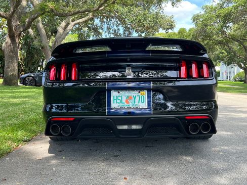 Used 2019 Ford Mustang Shelby GT350 w/ Technology Package RWD image 5