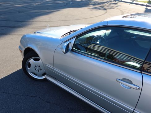 Used 2002 Mercedes-Benz CLK 55 AMG Coupe image 31