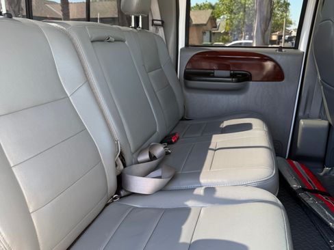 Used 2005 Ford F250 Lariat image 8