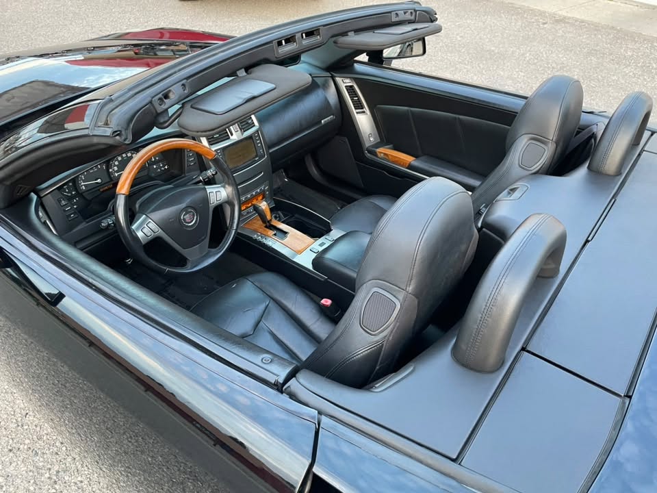 Used 2004 Cadillac XLR RWD image 17