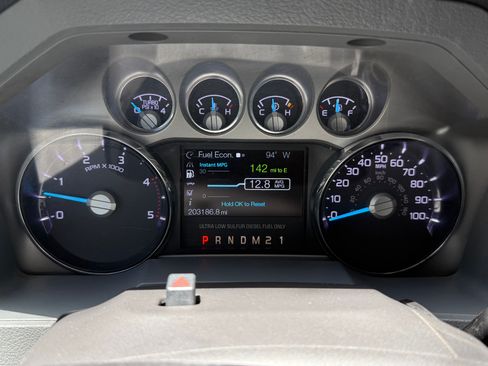 Used 2014 Ford F250 XLT w/ XLT Premium Package AWD/4WD image 10