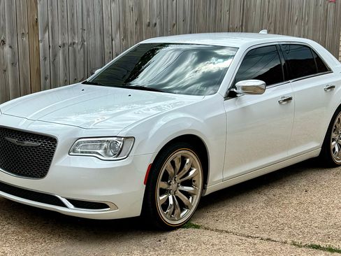 Used 2021 Chrysler 300 Touring w/ Chrome Appearance Package image 10