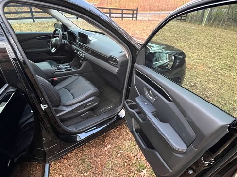 Used 2025 Honda Pilot Touring image 14