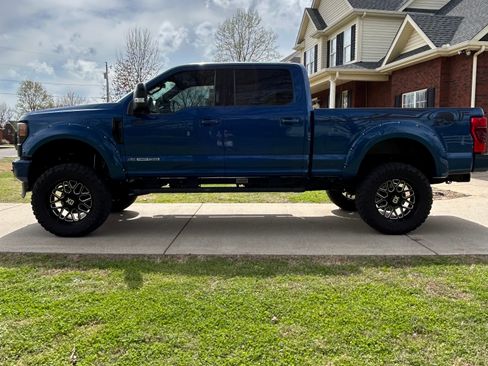 Used 2022 Ford F250 Lariat w/ Black Appearance Package image 13