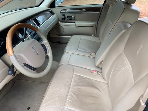 Used 2007 Lincoln Town Car Designer Series image 5