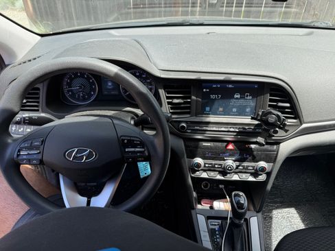 Used 2020 Hyundai Elantra SEL w/ Cargo Package (C1) FWD image 2