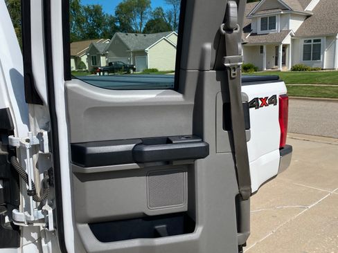 Used 2017 Ford F250 XL w/ Power Equipment Group AWD/4WD image 24