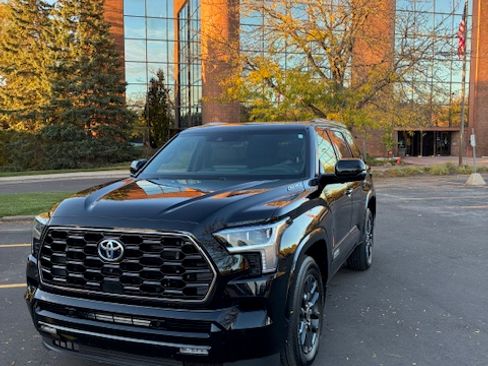 Used 2023 Toyota Sequoia Platinum image 4