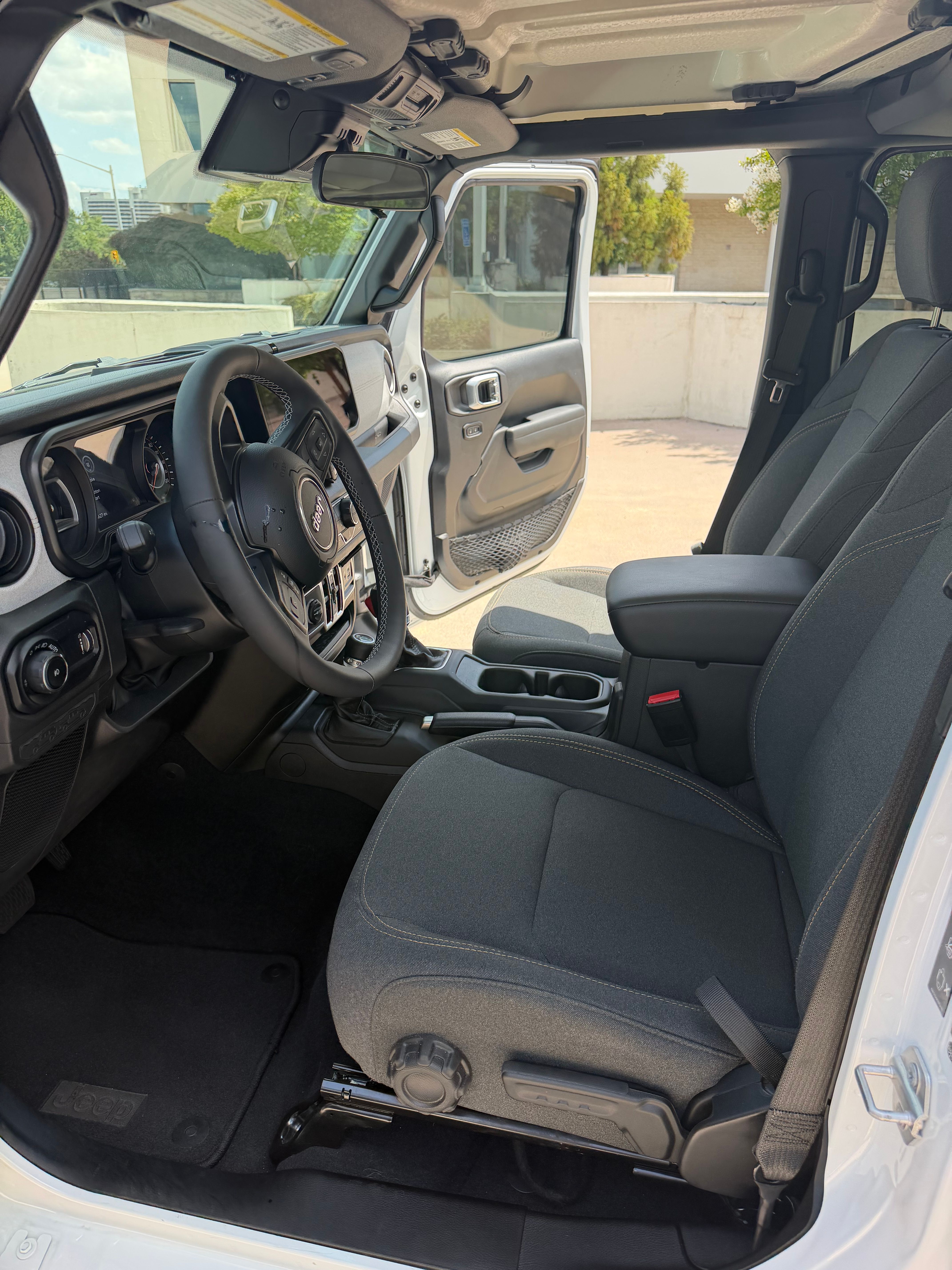 Used 2025 Jeep Wrangler Unlimited Sport AWD/4WD image 8