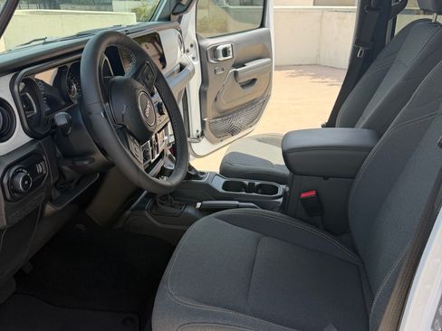 Used 2025 Jeep Wrangler Unlimited Sport AWD/4WD image 8