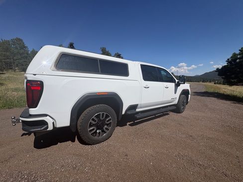 Used 2020 GMC Sierra 2500 AT4 w/ AT4 Premium Package AWD/4WD image 2