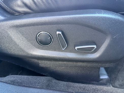 Used 2016 Ford Explorer XLT w/ Equipment Group 202A image 17