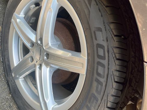 Used 2005 Pontiac Vibe w/ Power Group Value Package FWD image 14