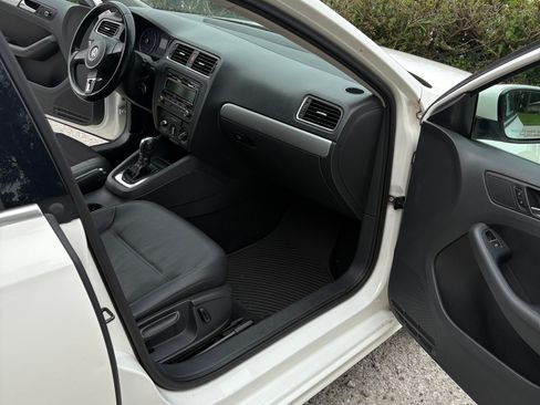 Used 2013 Volkswagen Jetta SE FWD image 11