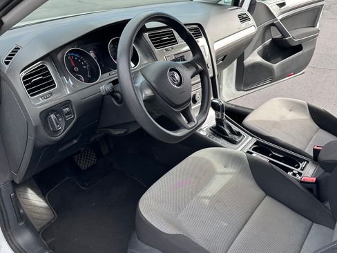 Used 2016 Volkswagen e-Golf SE w/ DC Fast Charging Package image 16