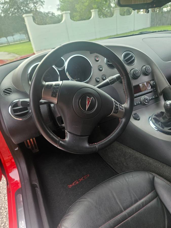 Used 2007 Pontiac Solstice GXP w/ Premium Package RWD image 16