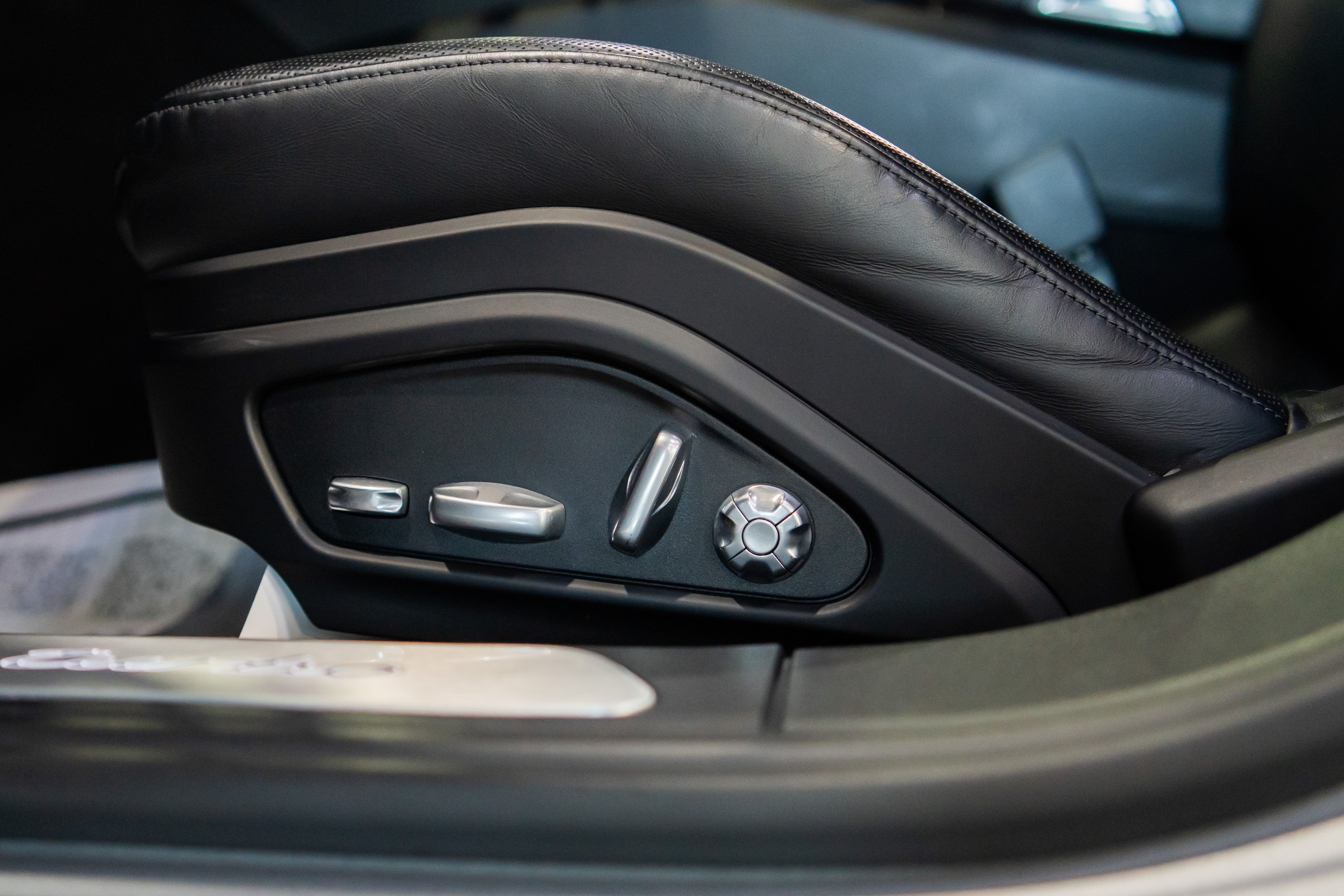 Used 2018 Porsche Panamera Turbo AWD/4WD image 30