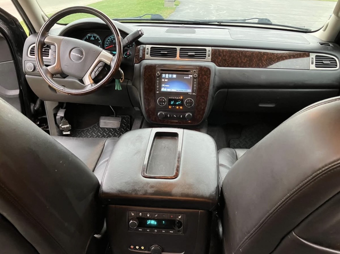Used 2013 GMC Yukon XL Denali AWD/4WD image 6