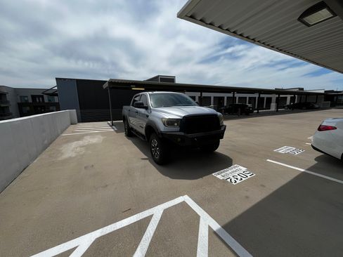 Used 2013 Toyota Tundra 4x4 CrewMax w/ SR5 Pkg image 22