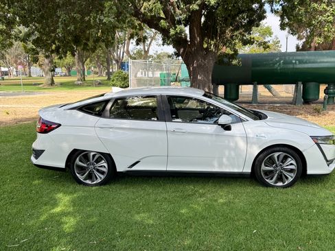 Used 2018 Honda Clarity Touring image 6