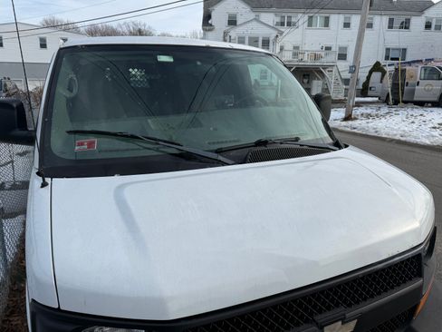 Used 2009 Chevrolet Express 1500 image 11