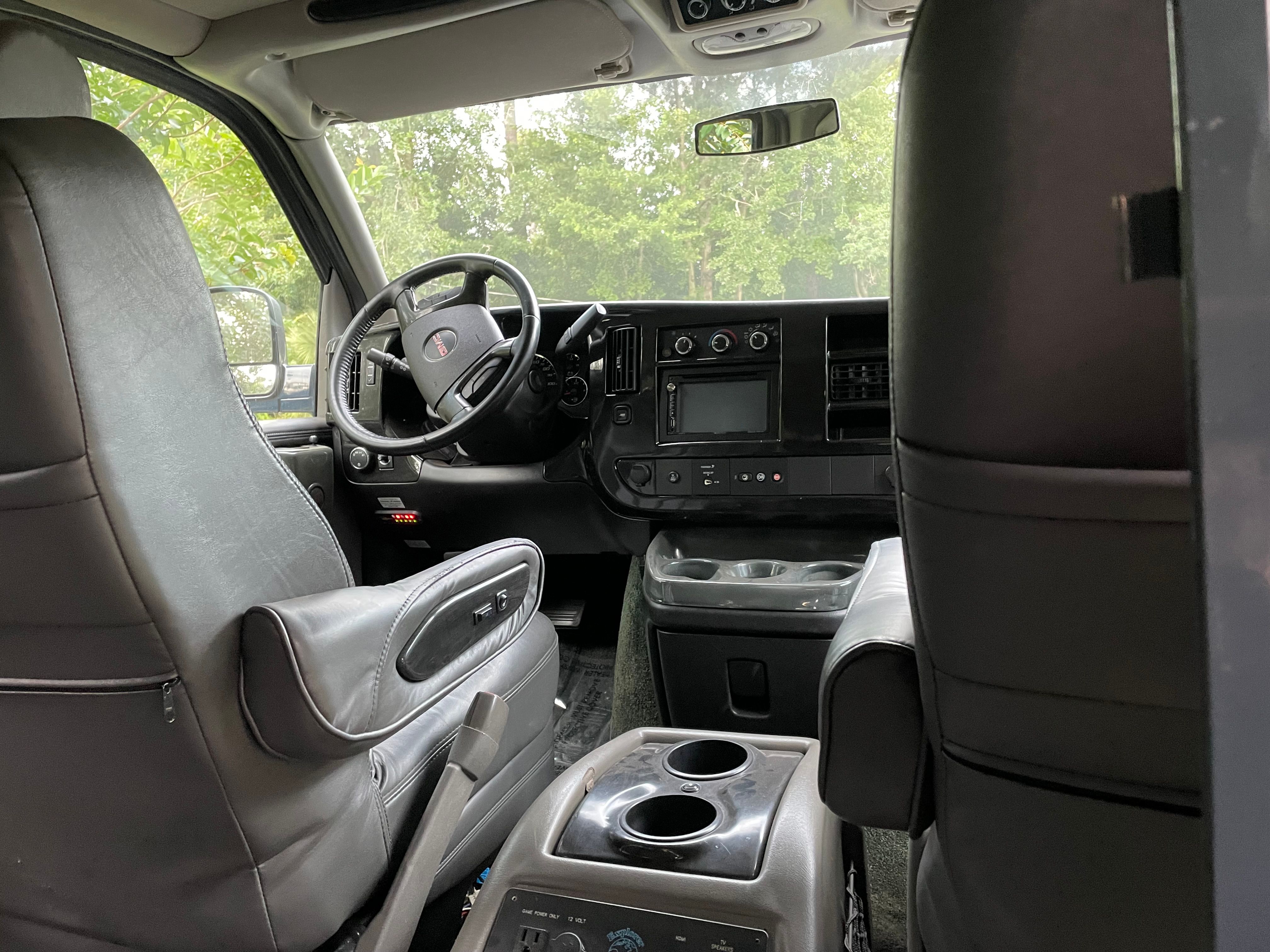 Used 2014 GMC Savana 2500 Extended RWD image 6