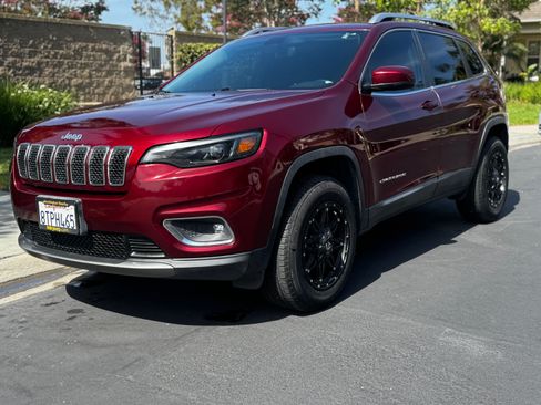 Used 2019 Jeep Cherokee Limited FWD image 1