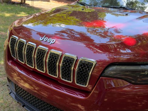 Used 2019 Jeep Cherokee Latitude w/ Popular Appearance Group FWD image 9