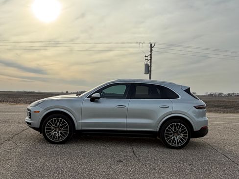 Used 2020 Porsche Cayenne image 2