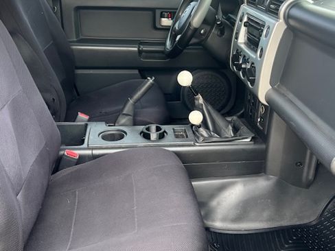 Used 2007 Toyota FJ Cruiser 4WD image 12