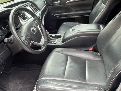 Used 2015 Toyota Highlander Limited image 2