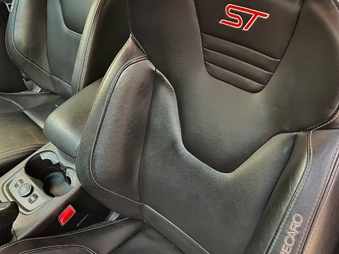 Used 2014 Ford Focus ST w/ Equipment Group 202A FWD image 9
