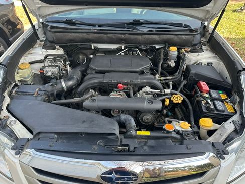 Used 2012 Subaru Outback 2.5i Premium AWD/4WD image 9