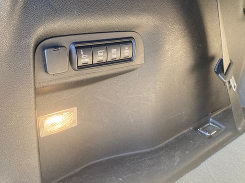 Used 2017 Ford Explorer Limited image 14