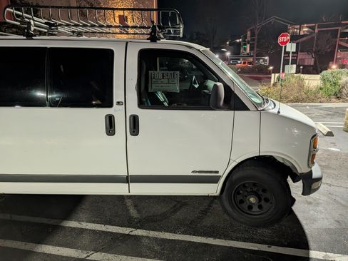 Used 1999 Chevrolet Express 3500 Extended Passenger w/ Preferred Equipment Group image 2