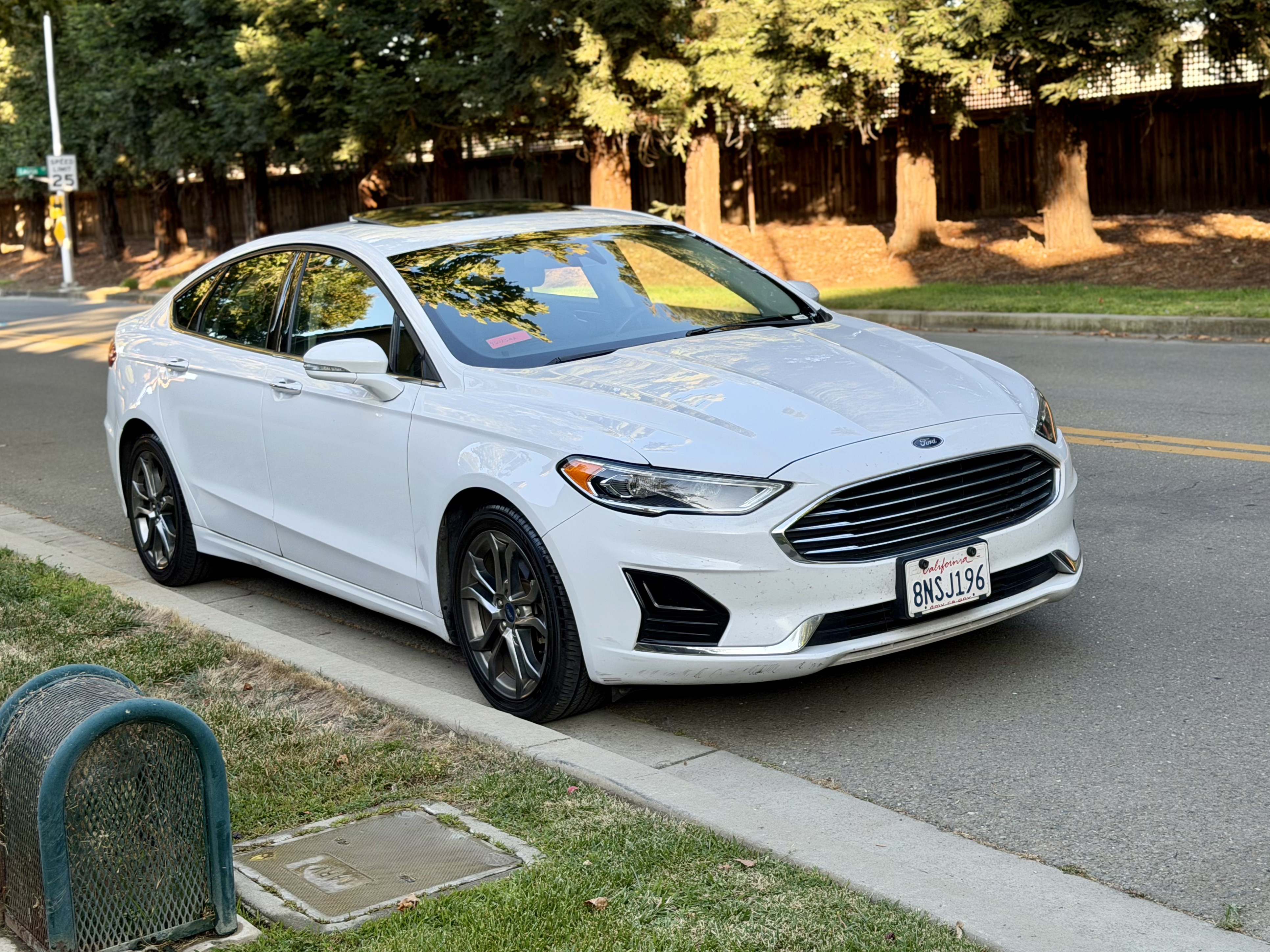 Used 2020 Ford Fusion SEL FWD image 2