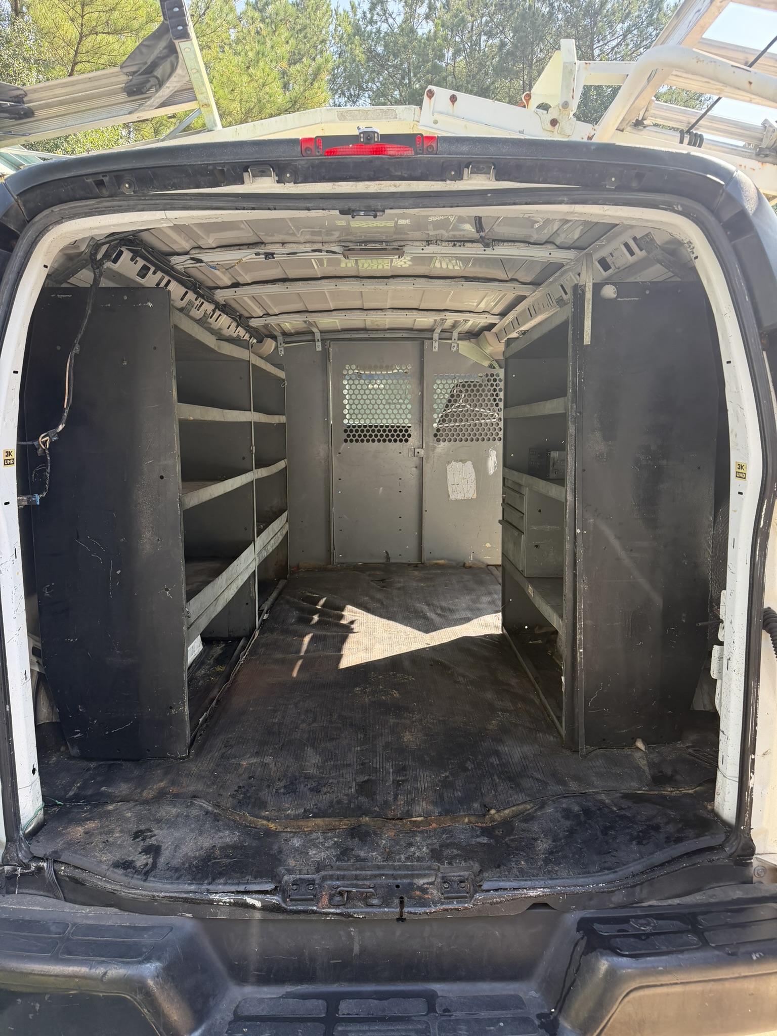 Used 2006 Chevrolet Express 2500 RWD image 11
