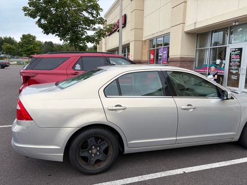 Used 2010 Ford Fusion SE FWD image 9
