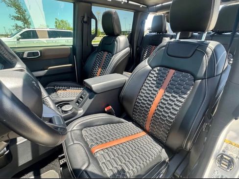 Used 2023 Ford Bronco Outer Banks AWD/4WD image 6