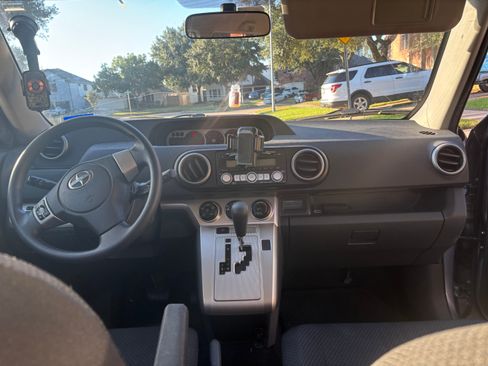 Used 2009 Scion xB Hatchback 4D image 5