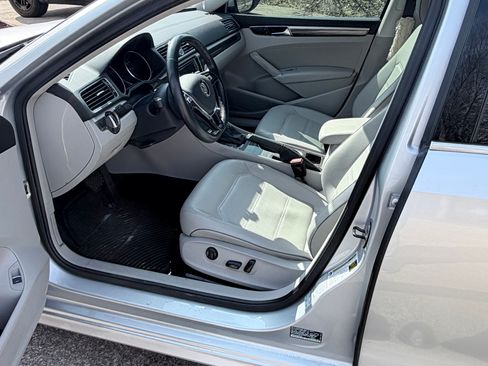 Used 2017 Volkswagen Passat 1.8T SE image 8