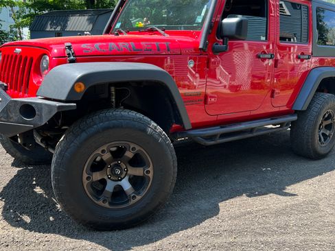 Used 2016 Jeep Wrangler Unlimited Sport w/ Connectivity Group AWD/4WD image 5
