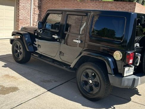 Used 2015 Jeep Wrangler Unlimited Sahara AWD/4WD image 4