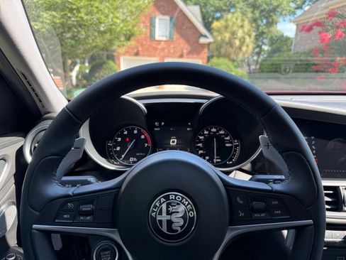 Used 2018 Alfa Romeo Giulia Ti Sport w/ Quick Order Package 22U Sport RWD image 11