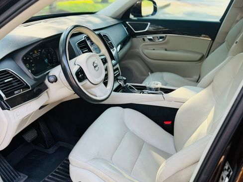 Used 2018 Volvo XC90 T6 Momentum w/ Convenience Package AWD/4WD image 10